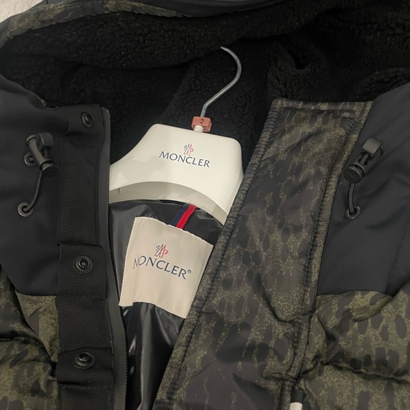 Moncler Rare Obert Giubbotto Jacket in Leopard Sz 2 - Picture 12 of 16